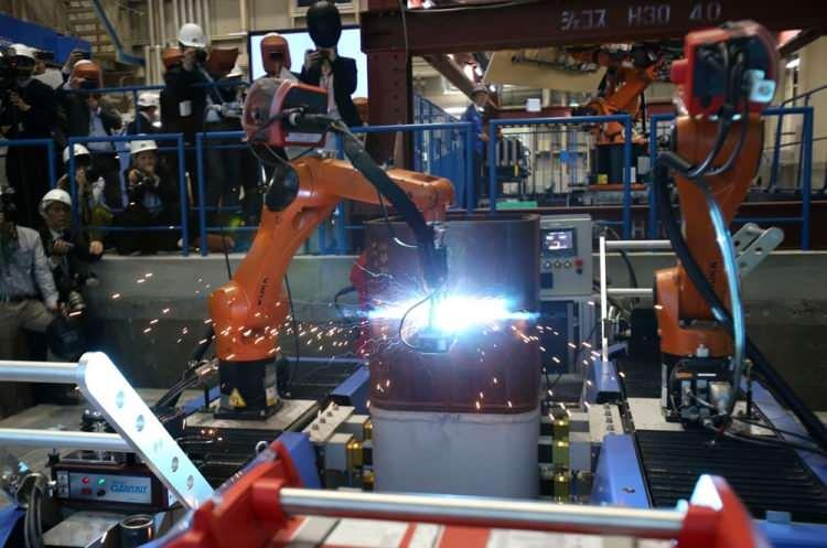 <p>Dünya genelinde 8 milyondan fazla işçi çalıştıran 300 şirketle yapılan görüşmelerin sonucuna göre işverenlerin yarısından fazlası otomasyonu artırmayı amaçlıyor.</p>
<p> </p>
