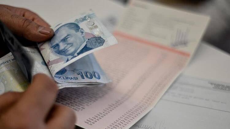<p><strong>2- Yapılandırmada hangi tarih esas alınacak? </strong></p>
<p>Kanun kapsamına 31 Ağustos 2020 ve öncesindeki borçlar girecek. İhtilaflı alacaklar ise kapsama girmiyor. Yapılandırma için yılın sonuna kadar başvuru yapılabilecek. Hazine ve Maliye Bakanlığı ve gümrüklere yapılacak ödemeler 2021 Ocak ayında, Sosyal Güvenlik Kurumu’na yapılacak ödemeler de Şubat ayında başlayacak.</p>