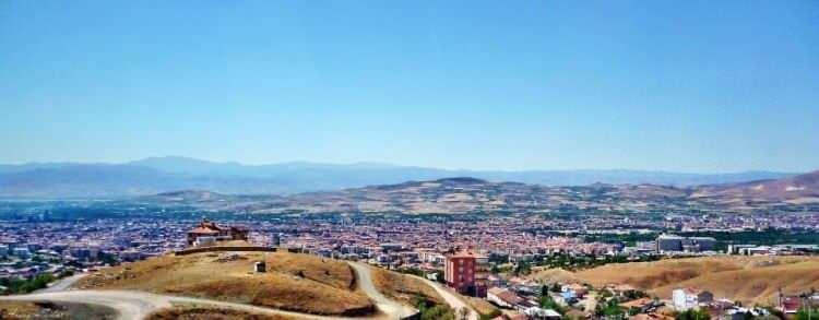 <p><strong>Bitlis &nbsp;</strong>-&nbsp;&nbsp;231.433&nbsp; kişi</p>
