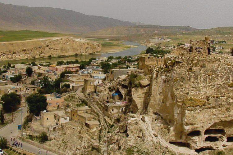 <p><strong>Batman&nbsp;</strong>-&nbsp;143.287&nbsp; kişi&nbsp;</p>
