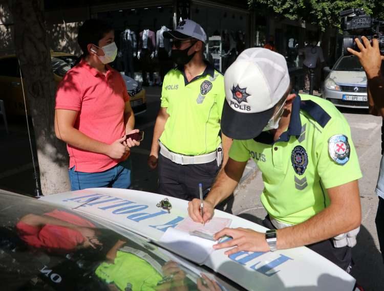 <p>Kimlik göstermeyen şahıslara cezai işlem uygulandı.</p>
<p> </p>
