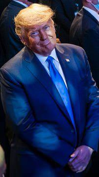 <p>TRUMP'IN MASKESİZ BULUNMASI ELEŞTİRİ KONUSU OLDU - Twitter, maskesiz Trump'ın Evanjelik kilise liderlerinin konuşmalarıyla mest olduğu klibi "Son Kovid-19 bilgilerini izleyin" etiketiyle servis etti.</p>
<p> </p>
