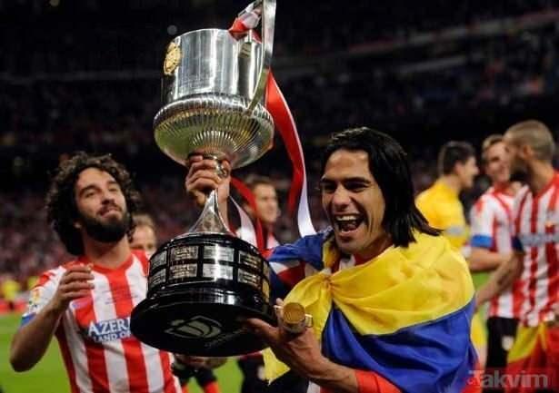 <p><strong>ARDA TURAN</strong><br />
<br />
"Falcao, ceza sahasında uçan sinek görse, onu bile yakalayıp kaleye atıyor."</p>