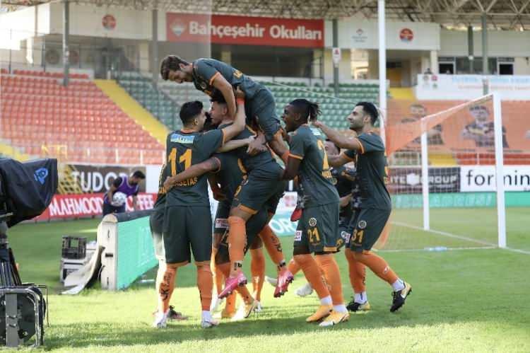 <p>Aytemiz Alanyaspor - 30 milyon 105 bin 669</p>