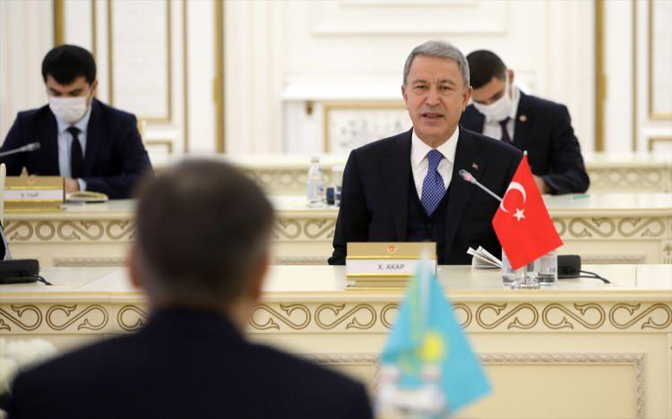 <p><strong>- "Olumlu ve yapıcı bir görüşme"</strong></p>

<p>Görüşmenin sonunda Bakanlık Şeref Defteri'ni imzalayan Akar, burada gazetecilere yaptığı açıklamada, Yermekbayev ile son derece olumlu ve yapıcı bir görüşme gerçekleştirdiklerini bildirdi.</p>

<p> </p>
