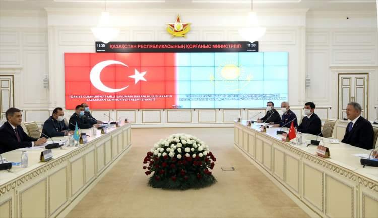 <p>İki ülke ve silahlı kuvvetleri arasında var olan iyi ilişkilerin daha da nasıl güçlendirilebileceğinin üzerinde durduklarını aktaran Akar, "En üst düzeyde Cumhurbaşkanlarımız tarafından bir mutabakat olduğu için onların çizdiği çerçeve içinde biz de kendi faaliyetlerimizi kolaylıkla düzenleyebiliyoruz. </p>
