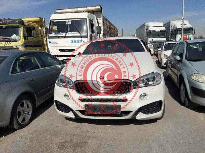 <p>2015 model BMW X6 / 30 bin km / İhale bitiş tarihi: 26 Ekim 2020 / İhale fiyatı 600 bin TL.</p>