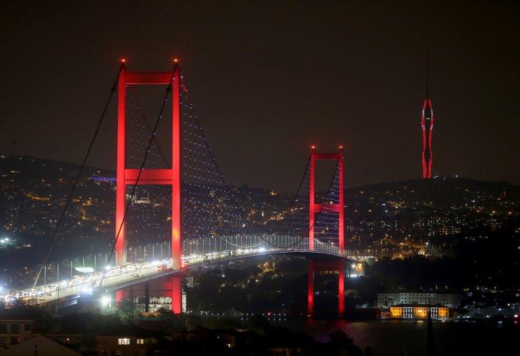 <p>29 Ekim Cumhuriyet Bayramı akşamı da özel bir ışık gösterisi yapılacağı öğrenildi.</p>