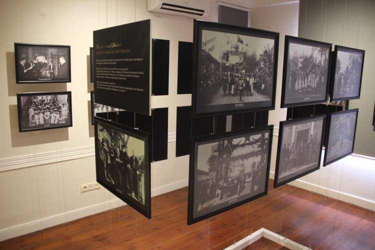<p>“ANITKABİR’DE BİLE GÖREMEYECEĞİNİZ EŞYALAR VAR”</p>
<p>Açılışı yapılan müzede Anıtkabir’de bile bulunamayacak, Atatürk’ün birebir kullandığı özel eşyalar olduğunu kaydeden Tarihçi-Yazar Eriş Ülger ise "Belediye Başkanımız Fatma Kaplan Hürriyet ile İzmit’te bu müzenin açılması konusunu konuşurken ben sormuştum sayın başkanımıza, ‘Başkanım bu müzeyi açmak için personel lazım, emek lazım, çok zor’ dedim. </p>