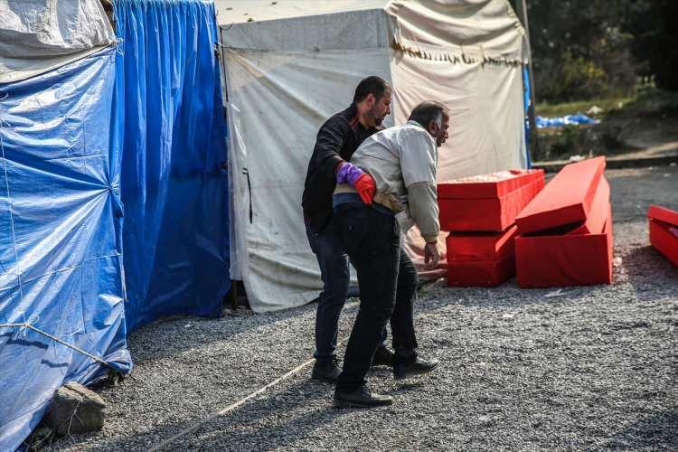 <p>Azerbaycan Başsavcılığı tarafından saldırıya ilişkin yapılan yazılı açıklamada, Berde kentinin en yoğun olduğu çarşı merkezine misket bombasıyla saldırı düzenlediği ifade edildi. </p>
<p> </p>
