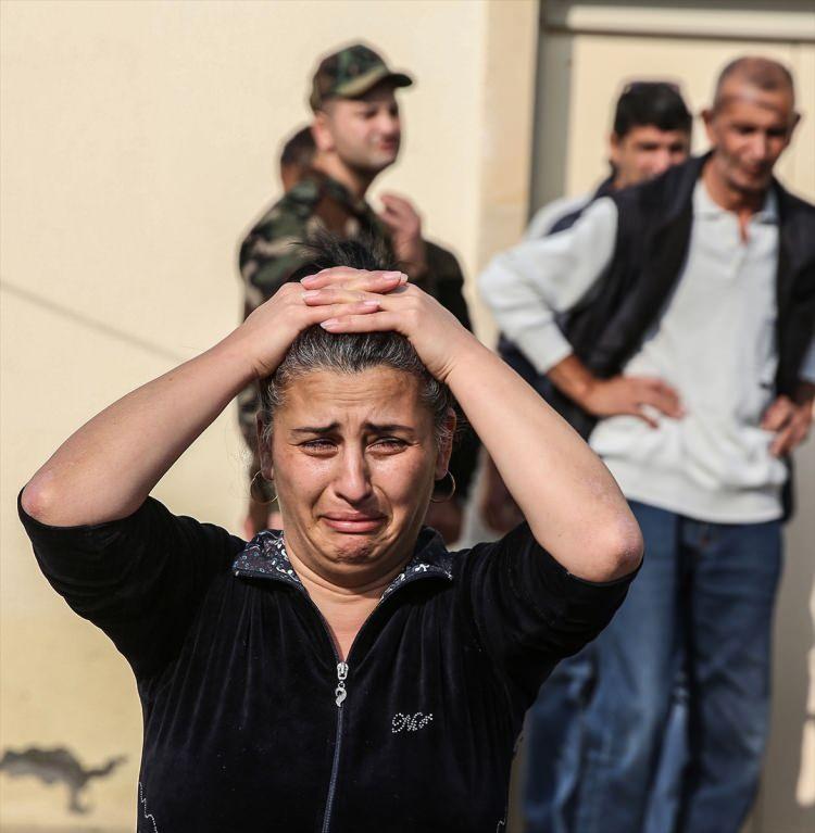 <p>Olayda bazı ev ve iş yerlerinde ciddi hasar meydana gelirken, en az 7 araç kullanılamaz hale geldi.</p>
<p> </p>