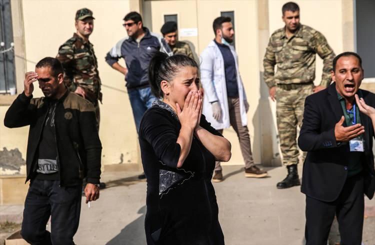<p>Kentte, olası ikinci bir saldırıya karşı güvenlik tedbirleri sıklaştırılırken, tüm kafe ve restoranlar dahil birçok işletme kapatıldı. </p>
<p> </p>