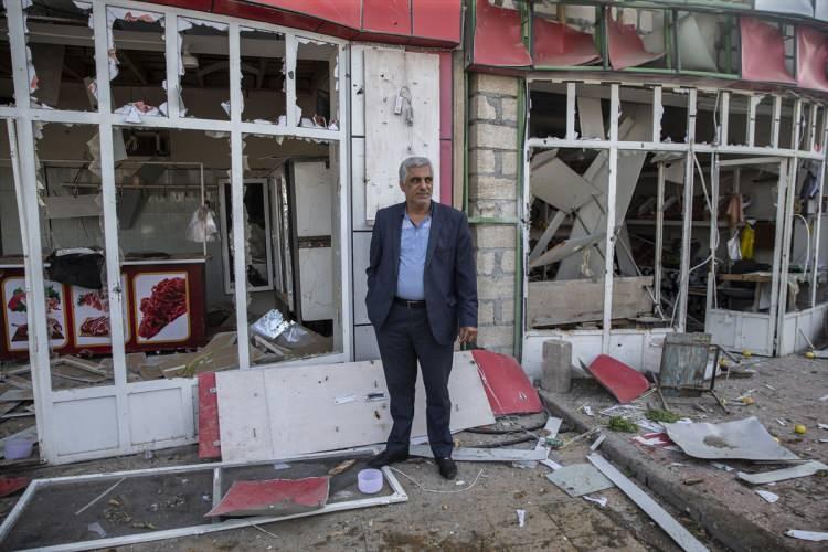 <p>Yaralı yakınları hastane çevrelerinde ağıtlar yaktı. Kimileriyse öfkelerine hakim olamayıp sinir krizleri geçirdi.</p>
<p> </p>