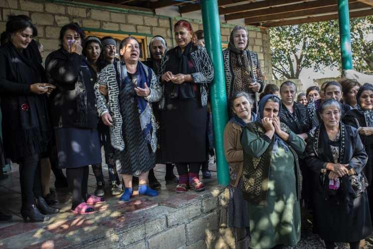 <p>Açıklamada, araçlarının sayısındaki önemli azalmanın Ermenistan güçlerine yiyecek, silah ve mühimmat tedarikinde sorun yarattığı kaydedildi.</p>