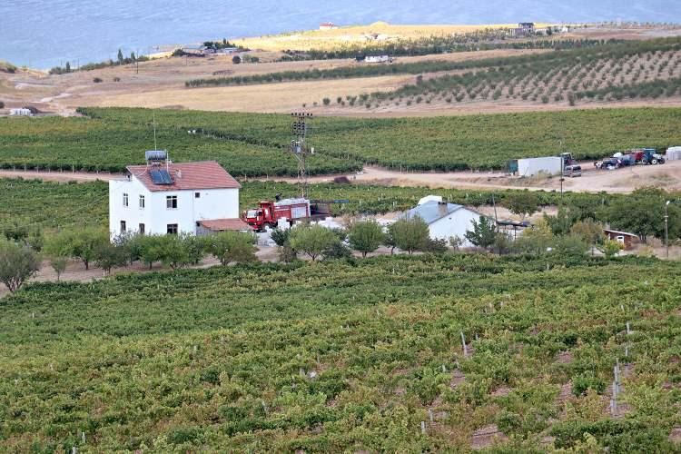 <p>O dönem kentin en büyük üzüm bağlarından birini oluşturan Baran, yetiştirdiği tescilli öküzgözü üzümünün Elazığ'da üretiminin yaygınlaşmasına da öncülük etti.</p>

<p> </p>
