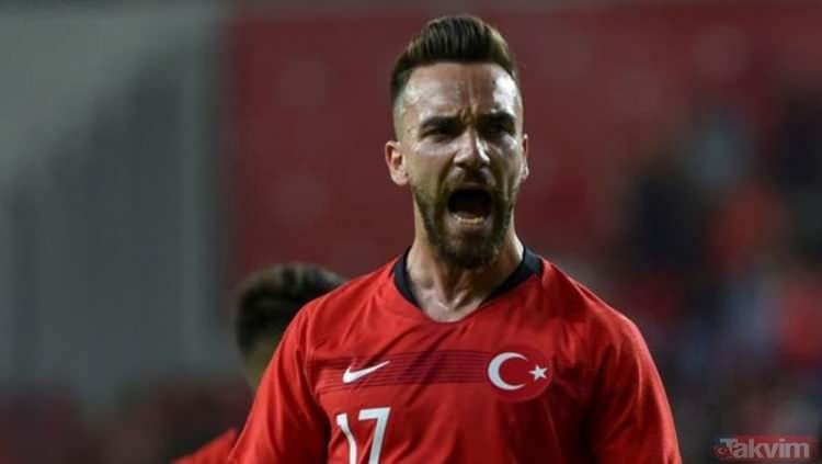 <p><strong>Kenan Karaman</strong></p>

<p>Kenan Karaman daha önce verdiği röportajda Fenerbahçe'yi tuttuğunu açıklamıştı.</p>

<p>Kenan verdiği röportajda "Spor Toto Süper Lig'i izliyor musun? Bundesliga ile arasında ne gibi farklar var sana göre?" şeklindeki soruya şu cevabı vermişti;</p>

<p>"Evet izliyorum, tüm maçları ailece izliyoruz. Fenerbahçe'yi tutuyorum. Bundesliga ve Spor Toto Süper Lig arasında ise ciddi farklılıklar var. Bundesliga'da futbol çok daha yüksek bir tempoda oynanıyor. Oyunun sadece hücum değil, defansif yönü de çok iyi planlanıyor. Türkiye'de ise takımlar daha çok hücum etmeyi düşünüyor ve savunma planlarında aksaklıklar yaşanıyor."</p>
