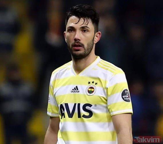 <p><strong>Tolgay Arslan</strong></p>
<p>2013 yılının Nisan ayında Hamburg antrenörü Thorsten Fink ile birlikte basın toplantısı düzenleyen Tolgay Arslan, burada DHA'ya yaptığı açıklamada Galatasaraylı olduğunu belirtmişti. Tolgay'ın Babası Erhan Arslan da bir kaç gün önce Beşiktaş ve Trabzonspor ile görüşmeler yaparken ailece Galatasaraylı olduklarını hiç çekinmeden dile getirmişti.</p>