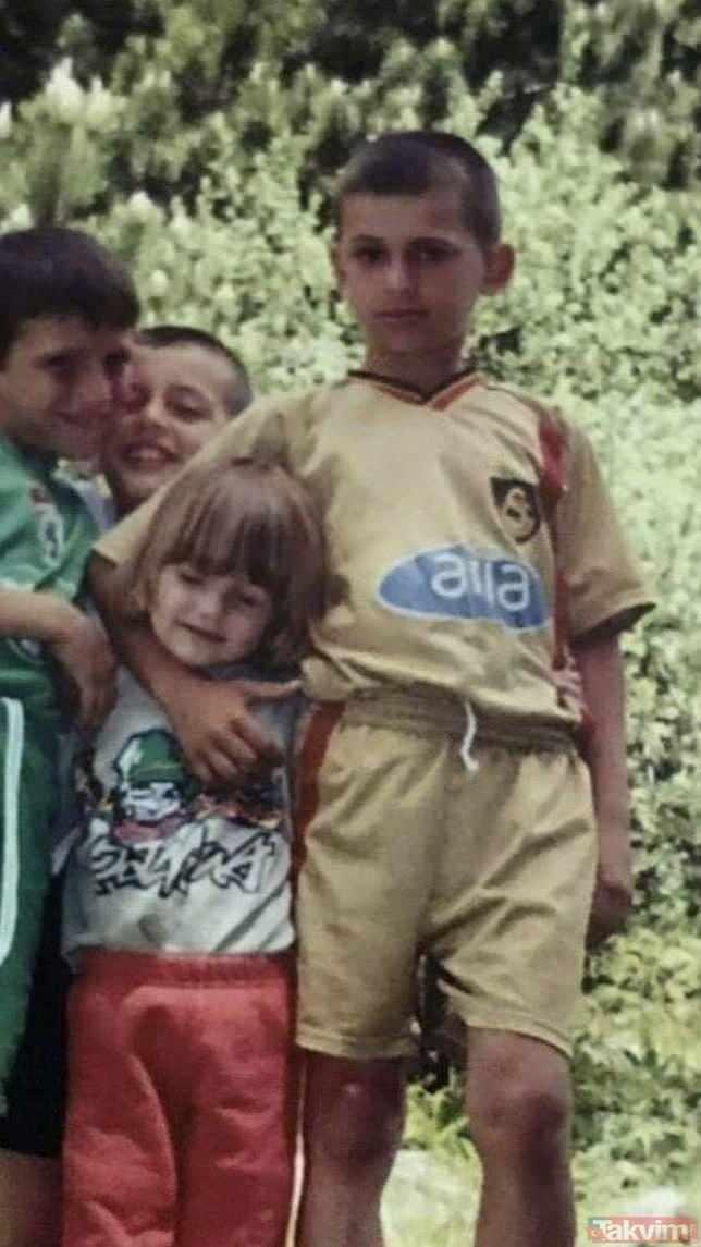 <p>MErt Hakan Yandaş'ın çocukluk fotoğrafı.</p>