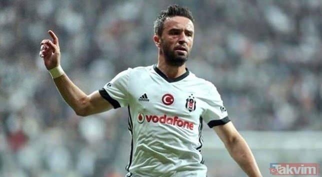 <p><strong>GÖKHAN GÖNÜL - BEŞİKTAŞ</strong><br />
<br />
O bir Fenerbahçe efsanesi olarak tarihe geçmişti; Beşiktaş'a gelmeden önce. Ancak yıllarca aslında Beşiktaşlı olduğu yazılıp çizildi ki bunun en büyük emaresi de bacağındaki Kartal dövmesi oldu. Evet, Gönül de çocukken siyah beyaza gönül verenlerdendi. </p>
