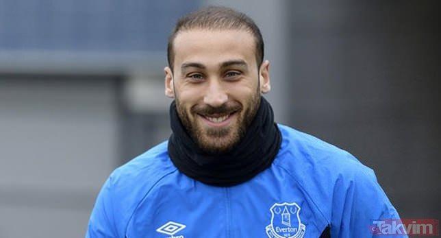 <p><strong>CENK TOSUN - BEŞİKTAŞ</strong></p>
<p>Üç büyüklerle adı anılmış ancak hayat onu Gaziantepspor'a sürüklemişti. Hiç de sevinerek gitmemişti Güney takımına. Ancak profesyonelce çalıştı ve orada yitip gitmedi. Bir ara transferde 'sezon sonu gelmek koşuluyla' Beşiktaş'a imza attı. Türkiye'de nadir görülen bir işti. Demba Ba, Gomez, Aboubakar ve son olarak da Negredo ile forma savaşları verdi. Son iki yılın kazananı oydu ki Premier Lig'in yolunu tuttu. Memleketten bu lige giden nadir isimlerden oldu. Artık bir Beşiktaş efsanesi olan Tosun Paşa'nın çocukluğundaki takımı da Beşiktaş'tı.</p>