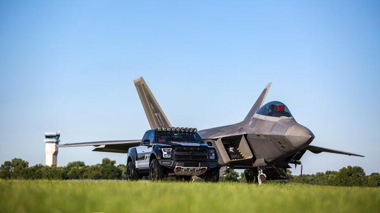 <p> F-22'nin motoru uzun süreli olarak süpersonik hızlarda uçarken 'afterburner' kullanmayıp yüksek verim sağlayan, ve bunu düşük hızlarda da gerçekleştiren bir uçak.</p>
