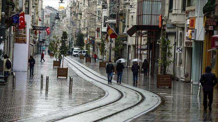 <p>Mahalle bazında en çok ölümlerin yaşanacağı yerler ise Sümer, Çırpıcı, Nuripaşa, Veliefendi, Telsiz Mahallesi olarak sıralanıyor. Sadece Telsiz Mahallesi’nde 100’ün vatandaşın hayatını yitireceği, binaların yüzde 40’ının hafif, yüzde 24’ünün orta, yüzde 6’sının ağır ve yüzde 3’ünün de çok ağır hasar göreceği öne sürülüyor. Kitapçıkta, yaklaşık 5 bin 334 binanın da orta ve üstü seviyede hasar göreceği tahmin edilirken, büyük deprem sonrası yaklaşık 93 bin 90 kişinin acil barınma ihtiyacını ortaya çıkacağı vurgulanıyor.</p>