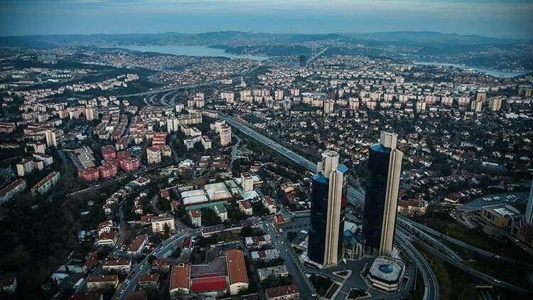 <p><strong>KÜÇÜKÇEKMECE </strong><br />
<br />
İlçedeki binaların yüzde 34’ü hafif, yüzde 22’si orta, yüzde 7’si ağır ve yüzde 3’ünün çok ağır hasar görmesi bekleniyor. 12 bin 844 binanın orta ve üstü seviyede hasar göreceği tahmin edilirken, 218 bin kişinin barınma ihtiyacı doğacağı, bin 500’den fazla vatandaşın yaşamını yitireceği ifade ediliyor.</p>
