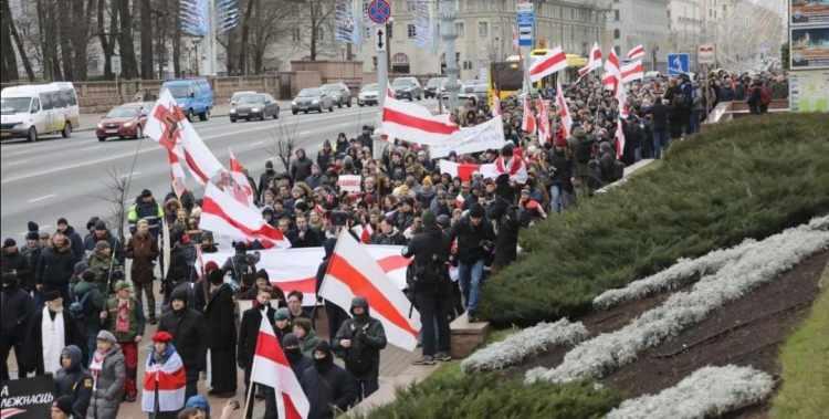 <p>Belarus’ta 9 Ağustos’ta gerçekleştirilen Devlet Başkanlığı seçimlerinin ardından patlak veren hükümet karşıtı protestolar 11. haftasında devam ediyor. </p>
