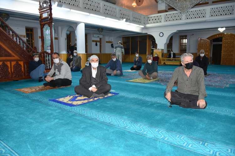 <p>Malatya'da, Mevlit Kandili dolayısıyla Turgut Özal Cami'de programlar düzenlendi.</p>