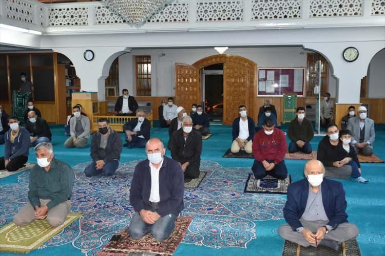 <p>Malatya'da, Mevlit Kandili dolayısıyla Turgut Özal Cami'de programlar düzenlendi.</p>