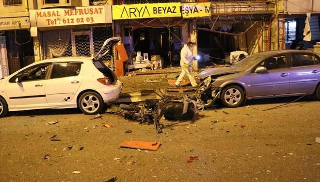 <p><span style="color:#000000"><strong>Hatay'ın İskenderun ilçesinde PKK'lı iki teröristle güvenlik güçleri arasında sıcak çatışma çıktı. Teröristlerden biri çatışma sırasında kendisini patlatarak öldü.</strong></span></p>
