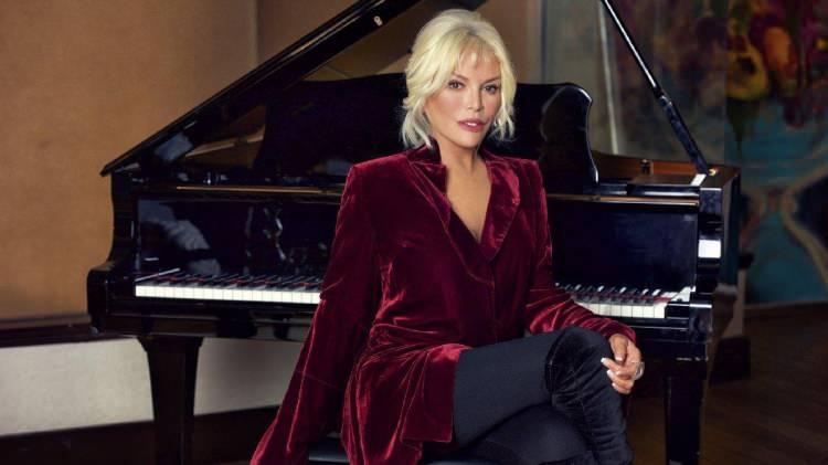 <p>AJDA PEKKAN</p>
<p>'Cumhuriyet Bayramı'mız kutlu olsun.'</p>