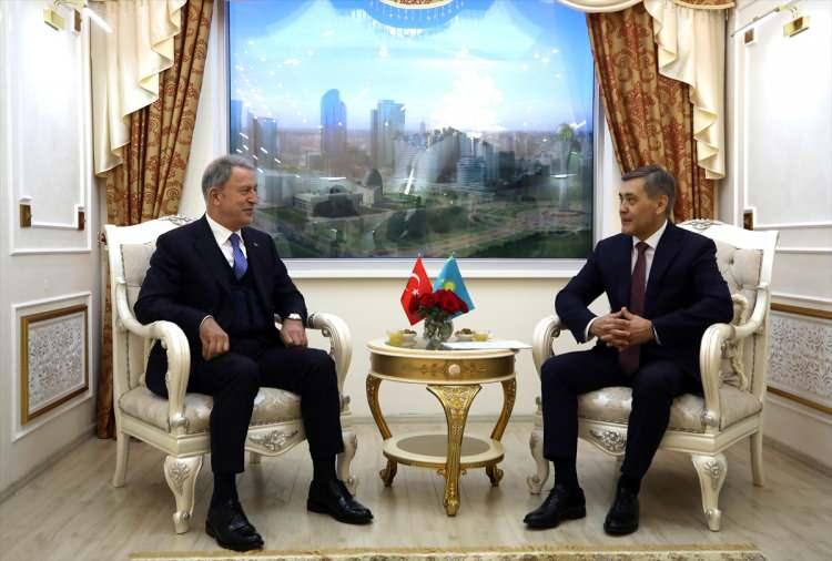 <p>İki ülkenin uluslararası birlik ve kurumlarda da üyeliklerinin olduğunu anımsatan Yermekbayev, "Türkiye ve Kazakistan hem ticarette hem de ekonomide birbiriyle ortak olarak sayılan birer devlettir." dedi.</p>

<p>Açılış konuşmalarının ardından geçilen heyetlerarası görüşme basına kapalı devam etti.</p>

<p> </p>
