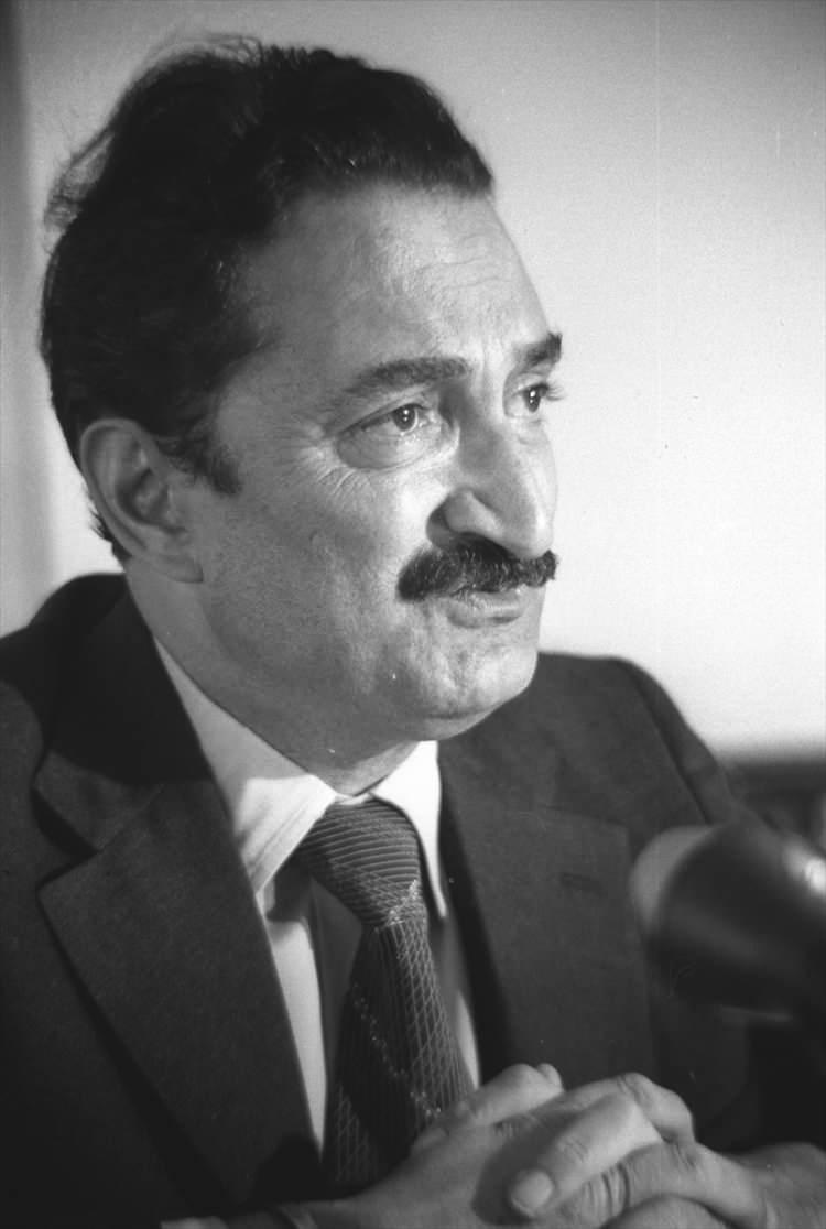 <p>Siyasi yaşamında beş kez başbakanlık görevinde bulunan Bülent Ecevit, 1925'te İstanbul'da doğdu. Babası Prof. Dr. Fahri Ecevit, 1943-50 arasında Kastamonu milletvekilliği yapmıştı. Annesi Nazlı Ecevit ise ressamdı.</p>

<p> </p>
