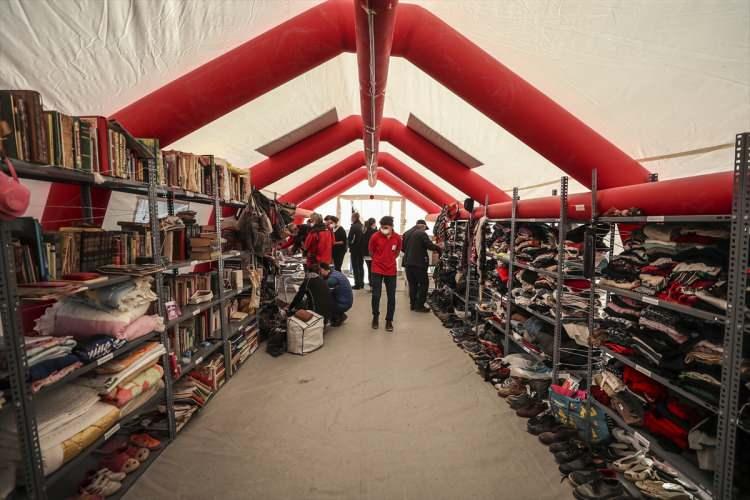 <p>Depremde tamamen yıkılan ve 58 saat sonra 14 yaşındaki İdil'in kurtuluşuna ev sahipliği yapan Emrah Sitesi'nde enkaz kaldırma &ccedil;alışmaları tamamlandı.</p>

<p>&nbsp;</p>
