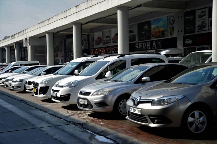 <p><span style="color:#FF8C00"><strong>NELER YAŞANDI</strong></span></p>

<p>Türkiye'de 2019'un son çeyreğinden itibaren yaşanan stok sorunu devam ediyor. Mart-nisan aylarında pandemi nedeniyle fabrikalarda üretimin durması araç tedariki sorununu büyüttü. </p>
