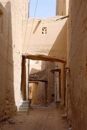 <p>Türküde adı geçen yerin Muş mu, yoksa Yemen’in Huş kalesi mi olduğunun uzun yıllar tartışma konusu olmuştur. <br />
 </p>
