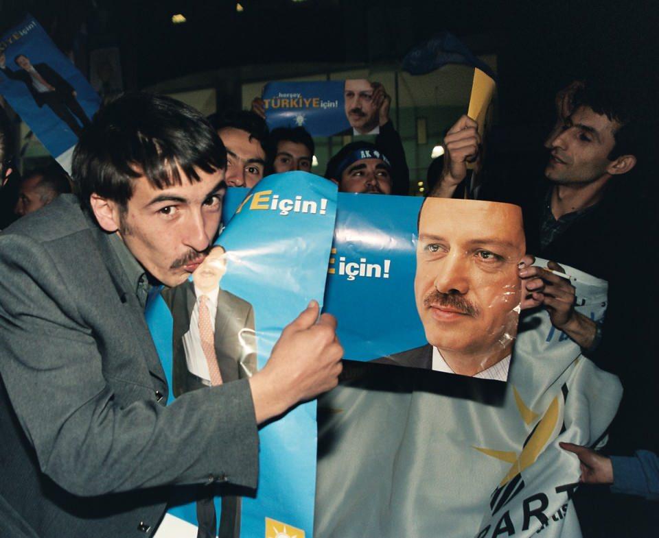 <p>Cumhurbaşkanı ve AK Parti Genel Başkanı Recep Tayyip Erdoğan öncülüğünde 2001 yılında yola çıkan AK Parti, 3 Kasım 2002 seçimlerinden bugüne 18 yıl boyunca iktidarını sürdürerek, Türk siyasi tarihindeki yerini aldı.</p>

<p> </p>
