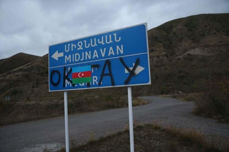 <p>Askerlerin hep bir ağızdan söylediği marşın ardından Azerbaycan Devlet Sınır Hizmetine bağlı askerler, karakolda görev yapmaya başladı.</p>
