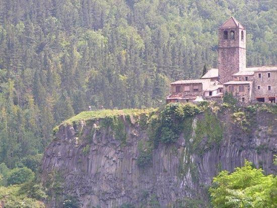 <p>İspanya, Castelfolit de la Roca</p>

<p> </p>
