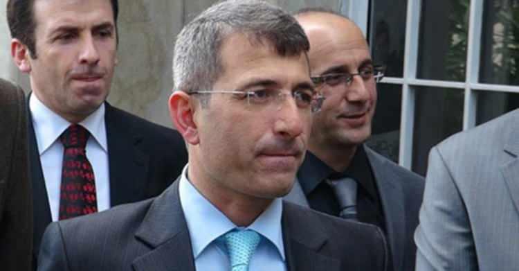 <p>Soruşturmanın ikinci dalgası ise 25 Aralık 2013'te dönemin İstanbul Cumhuriyet savcısı, bir başka FETÖ firarisi Muammer Akkaş'ın Cumhurbaşkanı Erdoğan'ın oğlu Bilal Erdoğan'ı şüpheli sıfatıyla ifadeye çağırmak istemesiyle yaşandı.</p>
<p> </p>