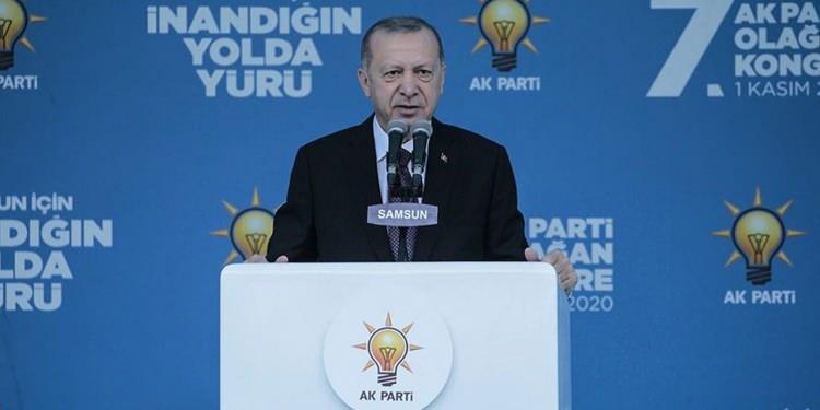 <p>Erdoğan'ın bu seslenişiyle başlayan kongre sürecinde, tüm dünyayı etkisi altına alan yeni tip koronavirüs (Kovid-19) salgını dolayısıyla bazı kongrelerin tarihlerinde değişiklik yapıldı.</p>

<p>İl ve ilçe kongrelerinin devam ettiği AK Parti'de Cumhurbaşkanı Erdoğan da programı elverdikçe bazı il kongrelerine iştirak ediyor.</p>
