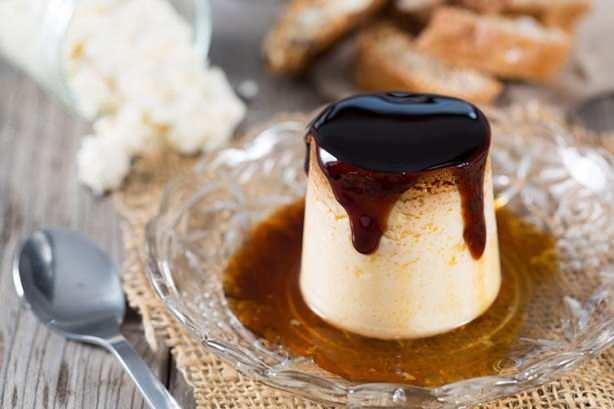 <p><span style="color:#000000"><strong>Flan Latin Amerika ülkelerinin genelinde karşımıza çıkan bir diğer tatlı da flan. Buraya İspanya'dan gittiği tahmin edilen flan'ın Türkiye'deki karşılığının krem karamel olduğunu söylemek yanlış olmaz.</strong></span></p>

<p> </p>
