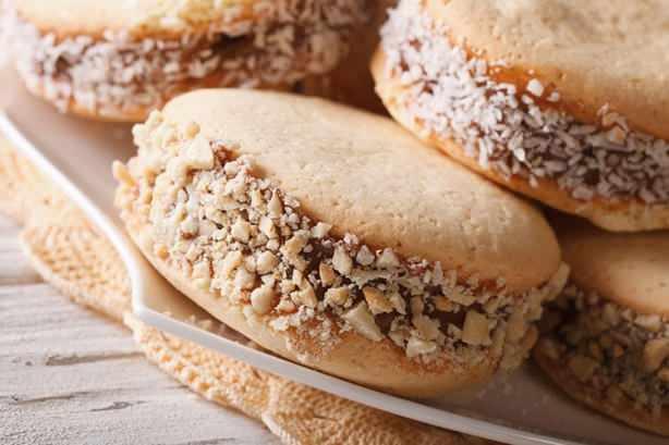 <p><span style="color:#000000"><strong>Doughnut Donut diye de bilinen bu tatlının isminin kelime anlamı "hamur fındığı". ABD'den çıkıp Türkiye dahil tüm dünyaya yayılan ve çok da sevilen lezzetlerden.</strong></span></p>

<p> </p>
