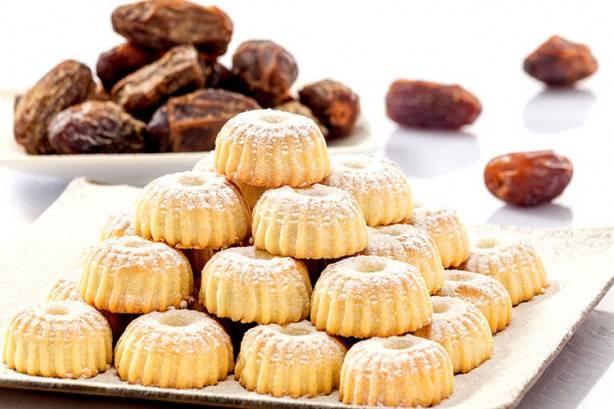 <p><span style="color:#000000"><strong>Mamul Türkiye'de de mamül ya da kömbe diye bilinen ve özel kalıplarda yapılan bu kurabiyeler Ortadoğu'nun birçok bölgesinde karşımıza çıkabiliyor. Mamulun içine hurma, ceviz vb. dolduruluyor ve özellikle bayram sofralarında yerini alıyor.</strong></span></p>

<p> </p>
