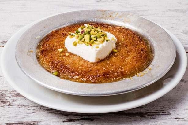 <p><span style="color:#000000"><strong>Künefe Sadece Türkiye'de değil birçok Doğu Akdeniz ülkesinde karşımıza çıkan künefeyi çok fazla anlatmaya gerek yok. Zaten lezzetini anlatmaya da kelimeler kifayetsiz kalıyor.</strong></span></p>

<p> </p>
