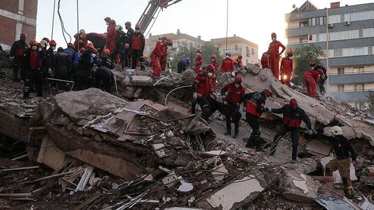<p><span style="color:#800080"><strong>Türkiye'yi mutluluk gözyaşlarına boğan İzmir depreminin simge ismi 3 yaşındaki minik Elif Perinçek,  İzmir'ı yıkan depremden tam 65 saat sonra enkaz altından çıkarıldı.</strong></span></p>
