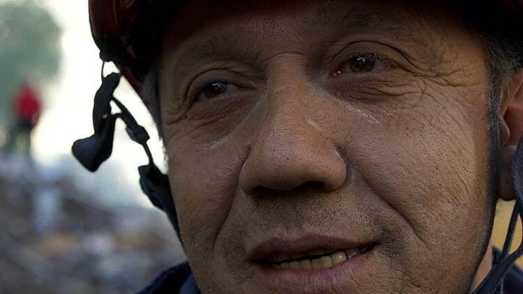 <p><span style="color:#800080">Elif&rsquo;i enkazdan &ccedil;ıkartan İstanbul B&uuml;y&uuml;kşehir Belediyesi İtfaiyesi ekibinden Onbaşı Muammer &Ccedil;elik o anları ş&ouml;yle anlattı:</span></p>
