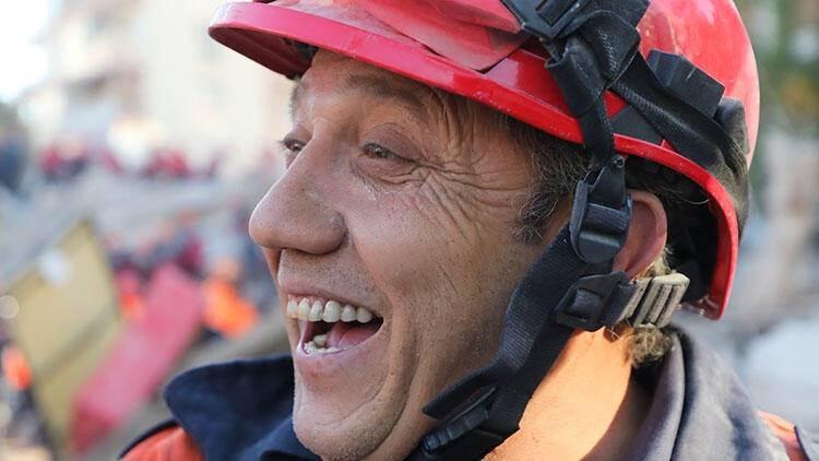 <p><span style="color:#4B0082"><strong>Babasının bilgi dahilinde bizi y&ouml;nlendirmesi farklıydı. Depremin oluş şekline ve tecr&uuml;belerime g&ouml;re ters y&ouml;nden gittim.</strong></span></p>
