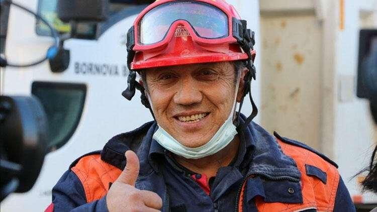 <p><span style="color:#800080"><strong>&Ccedil;ekyat bazası ve dolabının arasında olacağını tahmin etmiştim. Gittiğimde Elif orada sırt&uuml;st&uuml; yatıyordu.</strong></span></p>
